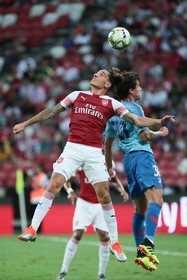 Midfield battle Atlético Madrid vs Arsenal high intensity moment